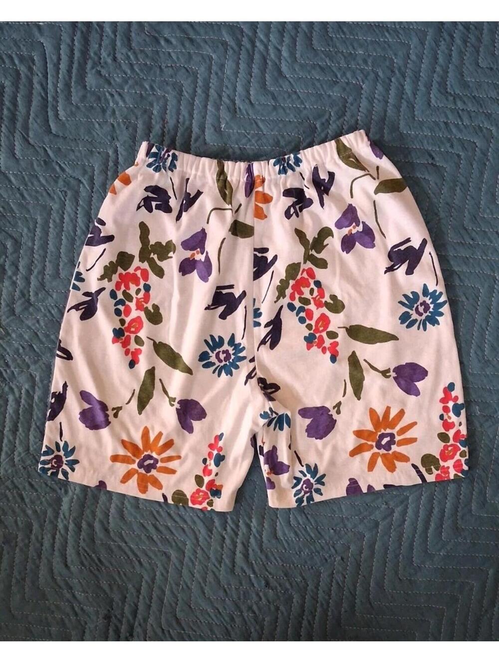 Vintage 90s Floral Print Shorts, Cotton soft Shorts Size M Retro